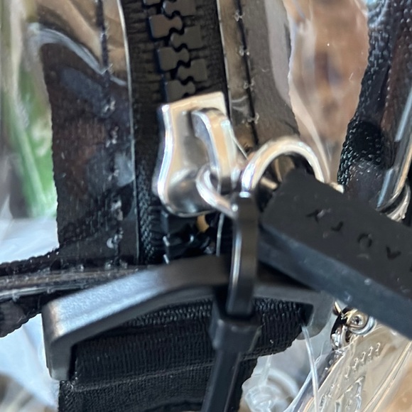 Fenty Swag Belt Bag w Lip Gloss - Picture 12 of 17